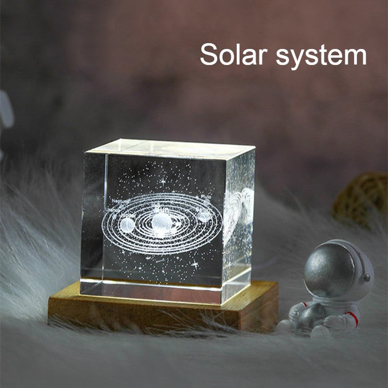 Norvo | 3D Galaxy Krystall Glass Cube med Ladelig Fargerik Lysbase, for Gave & Hjem Dekorasjon