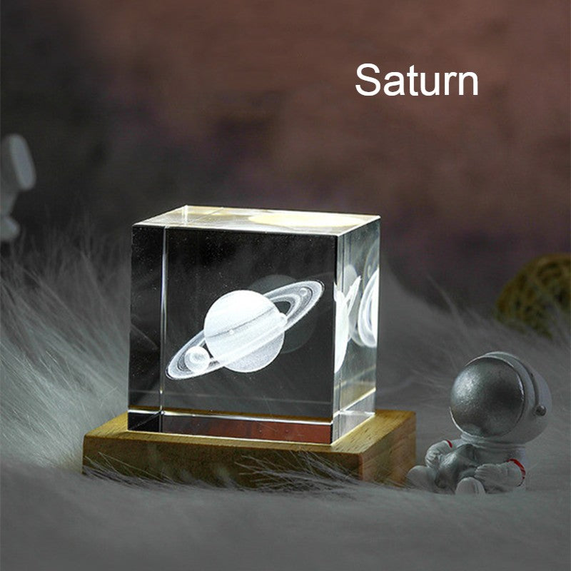 Norvo | 3D Galaxy Krystall Glass Cube med Ladelig Fargerik Lysbase, for Gave & Hjem Dekorasjon