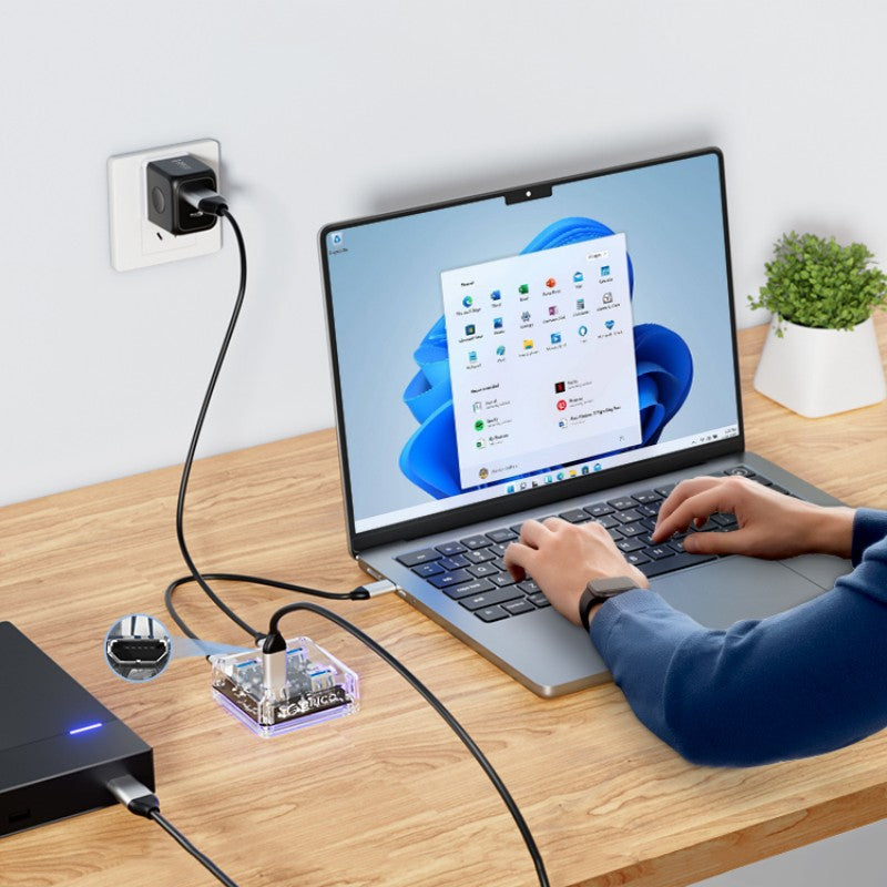 Norvo | Transparent Minimalist 4-Port USB 3.0 Utvidelsesdokk