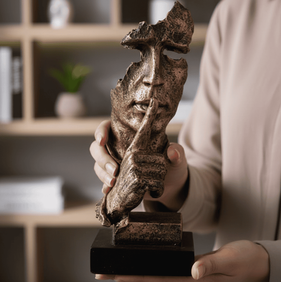 Norvo | Abstrakt Gylden Skulptur i Skandinavisk Design