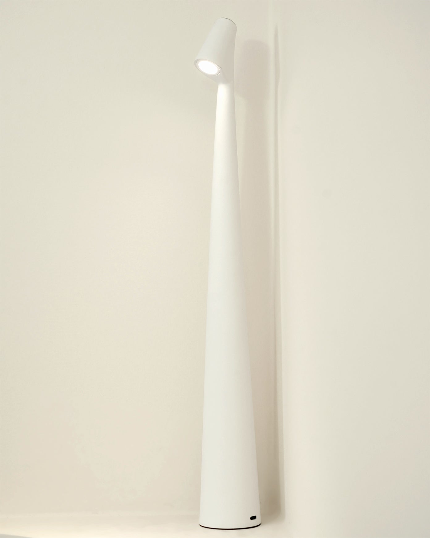 Norvo | EcoLight – Energieffektiv oppladbar skrivebordslampe