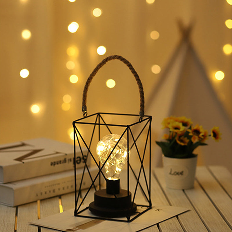 Norvo | Moderne Minimalist Vertikale Stripete Firkantrund Jern LED Bordlampe For Stue