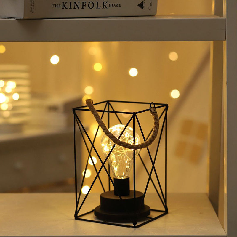 Norvo | Moderne Minimalist Vertikale Stripete Firkantrund Jern LED Bordlampe For Stue