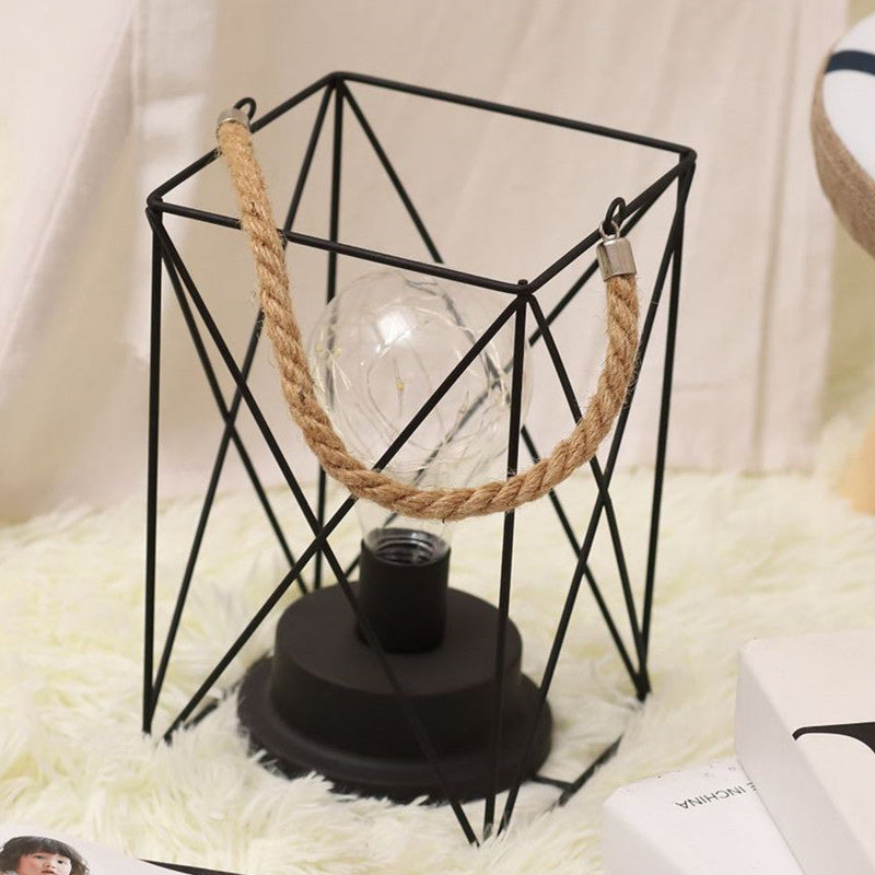 Norvo | Moderne Minimalist Vertikale Stripete Firkantrund Jern LED Bordlampe For Stue