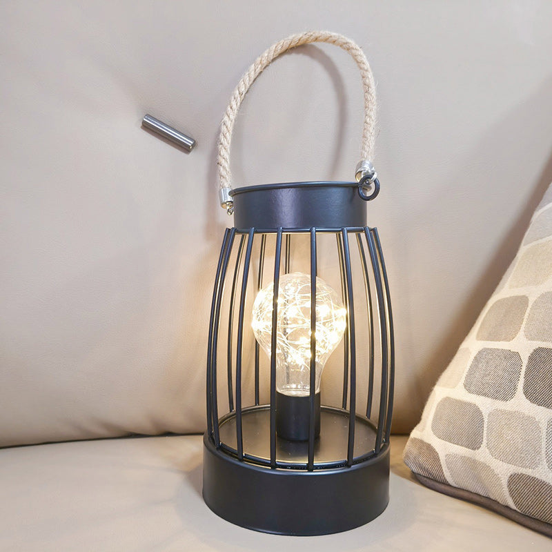 Norvo | Moderne Minimalist Vertikale Stripete Firkantrund Jern LED Bordlampe For Stue
