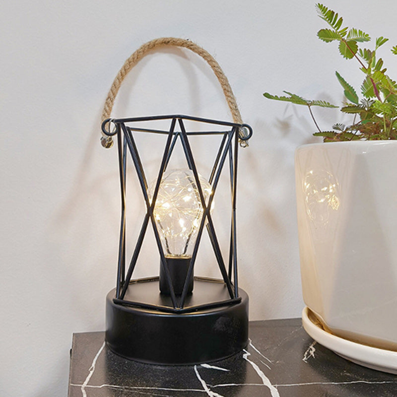 Norvo | Moderne Minimalist Vertikale Stripete Firkantrund Jern LED Bordlampe For Stue