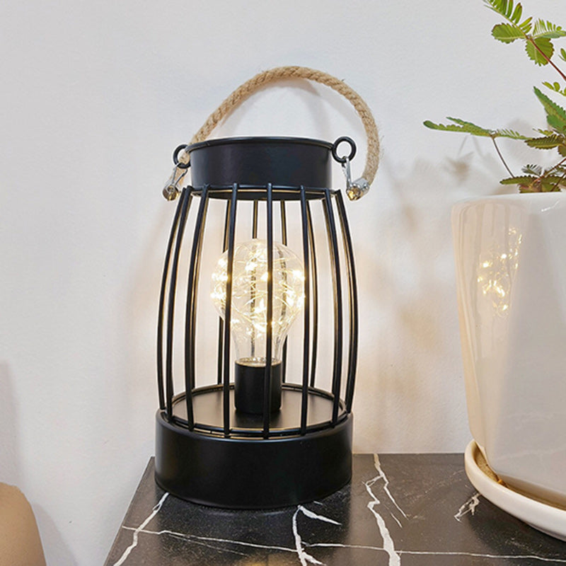 Norvo | Moderne Minimalist Vertikale Stripete Firkantrund Jern LED Bordlampe For Stue