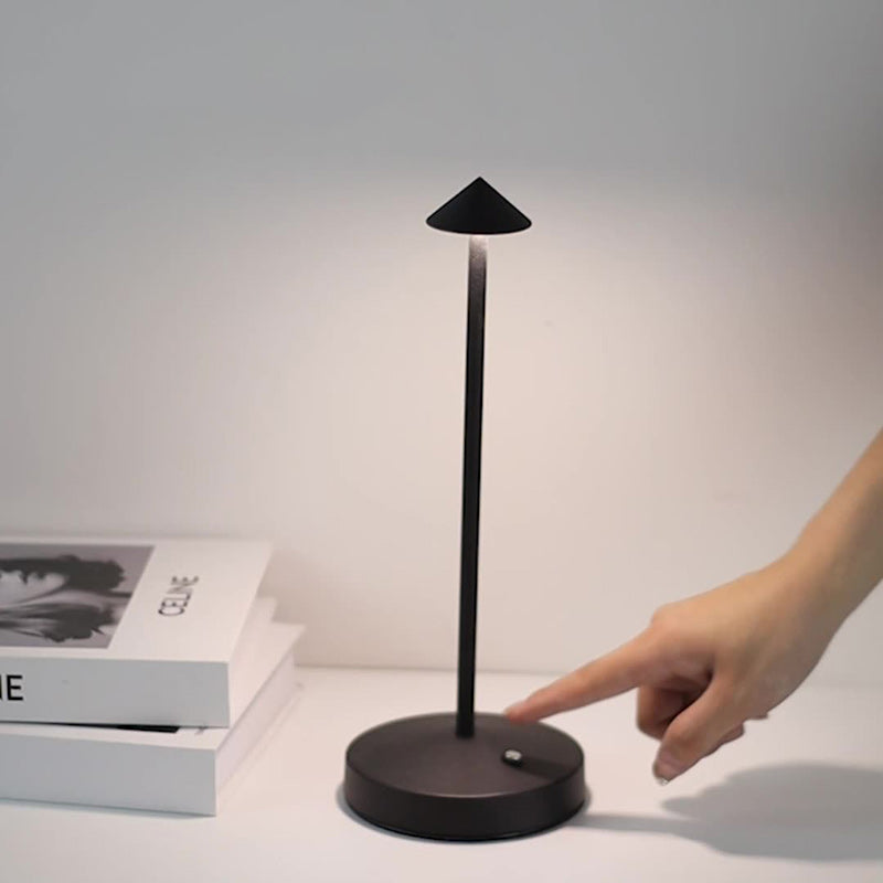 Norvo | Modern Enkelhet Triangel Kjegle Rund Akryl Sylinder Jern LED Bordlampe for Stuen