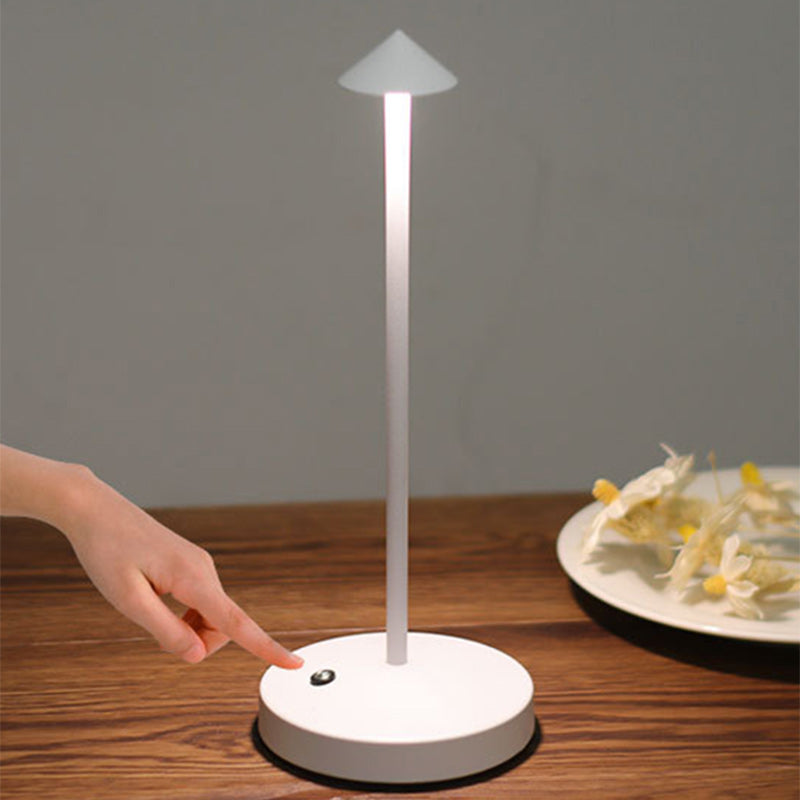 Norvo | Modern Enkelhet Triangel Kjegle Rund Akryl Sylinder Jern LED Bordlampe for Stuen