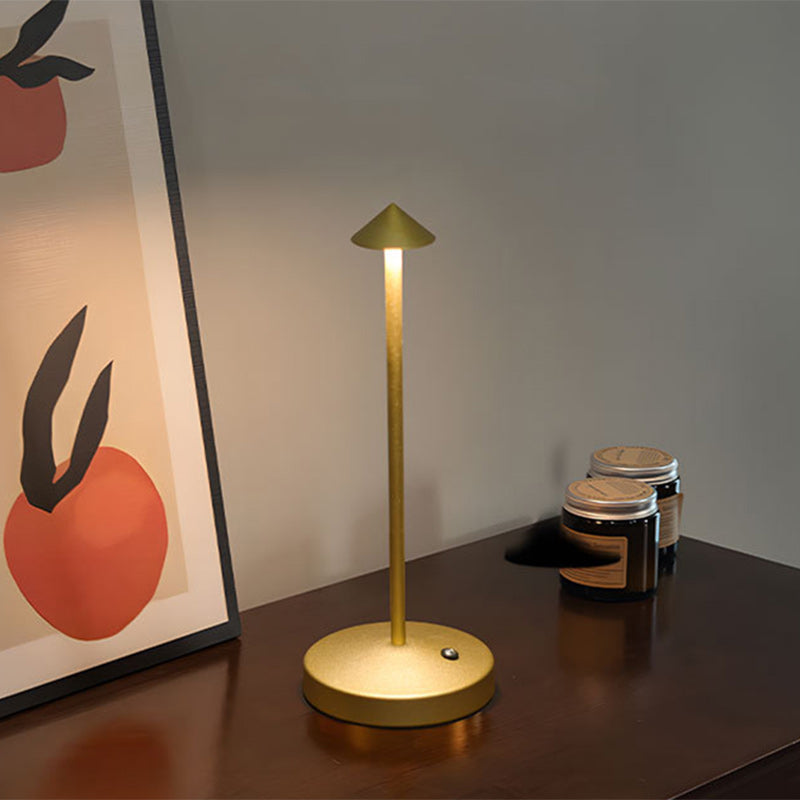 Norvo | Modern Enkelhet Triangel Kjegle Rund Akryl Sylinder Jern LED Bordlampe for Stuen