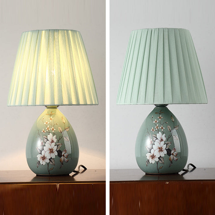 Norvo | Tradisjonelt kinesisk blomsterdesign rund vifte stoff keramikk 1-lys bordlampe til stuen