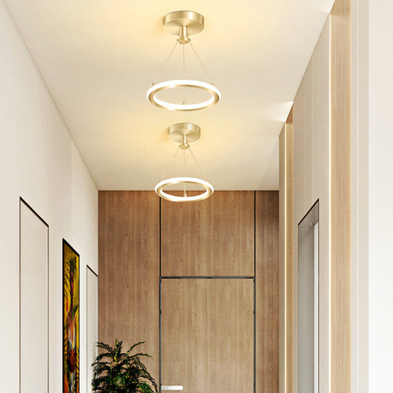 Norvo | Moderne Nordisk Rund Metall Silica LED Semi-Flush Mount Taklampe for Korridor
