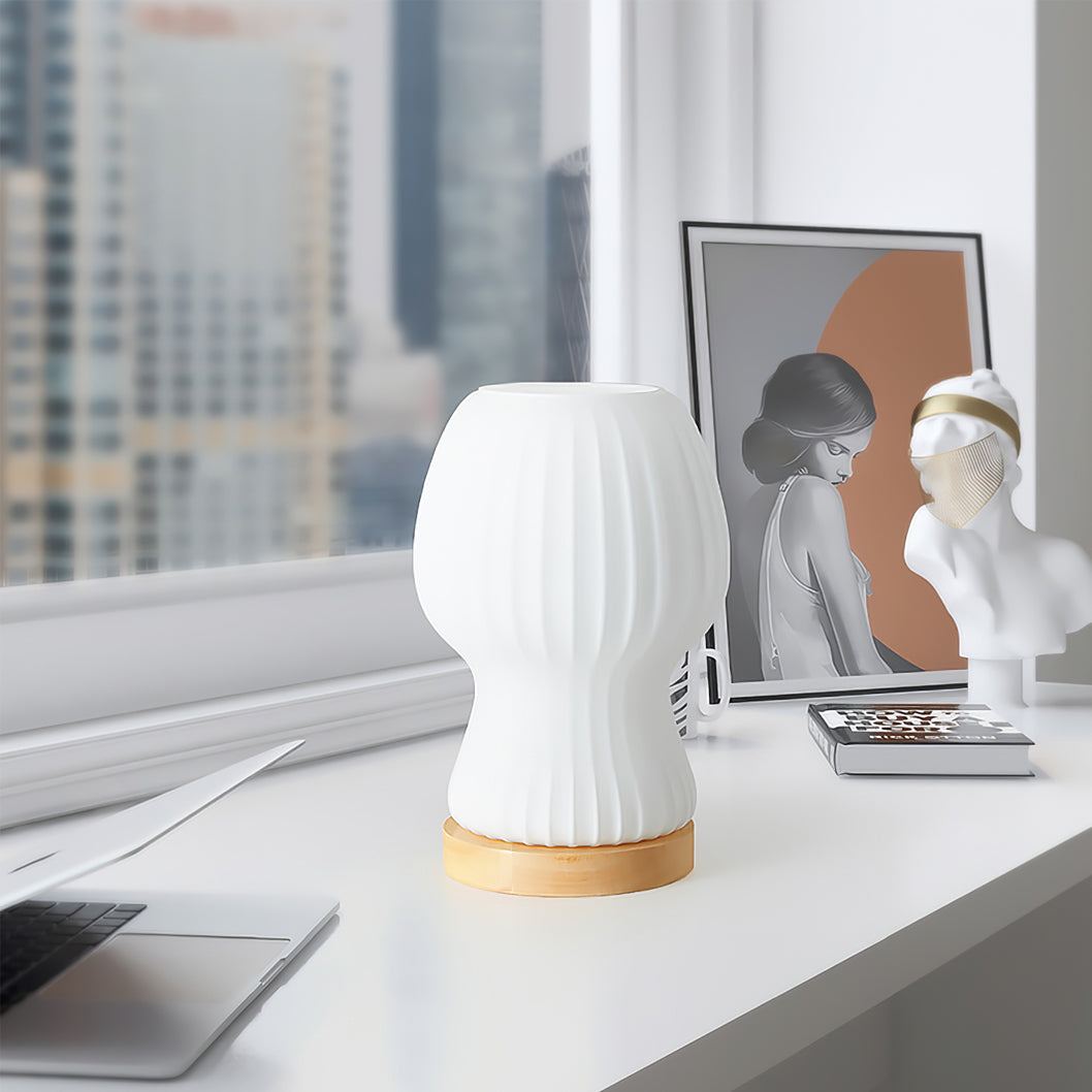 Norvo | GlowBeam – Bøyd Glass Bordlampe med Treakcent