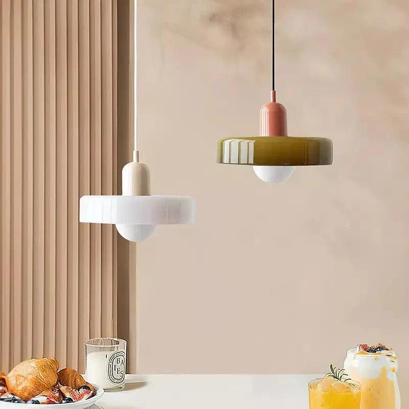 Norvo | Bauhaus Farget Glasspendellampe for Moderne Interiører