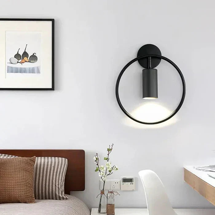 FlammeStylée – Gylden Vegglampe for Elegant Atmosfære Norvo
