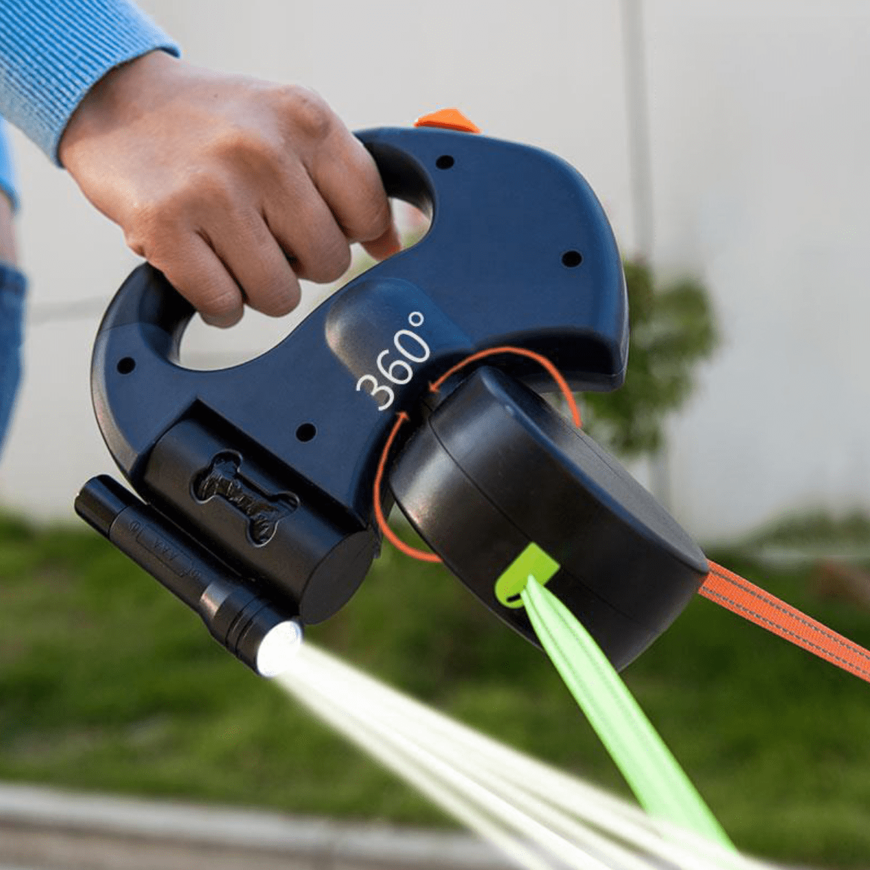 Norvo | DoubleDog Utvidbar Dobbelt Hundebånd med Anti-Twist Svivel & Innebygd Lyskaster – 4m Utvidbar for To Hunder