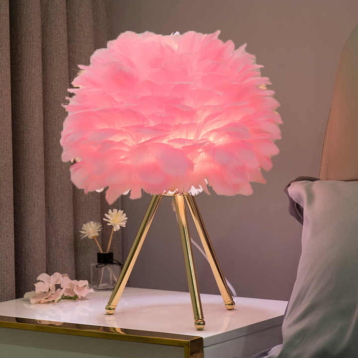 Norvo | Blossom Bordlampe – Elegant Fjærdesign med Dimbar Lys