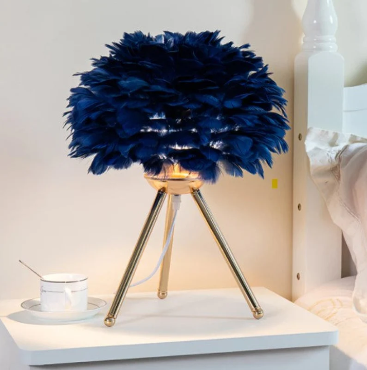 Norvo | Blossom Bordlampe – Elegant Fjærdesign med Dimbar Lys