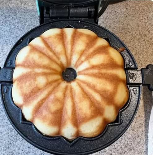 Norvo | Mini Bundt Cake Maker for Quick Treats with Non-Stick Coating