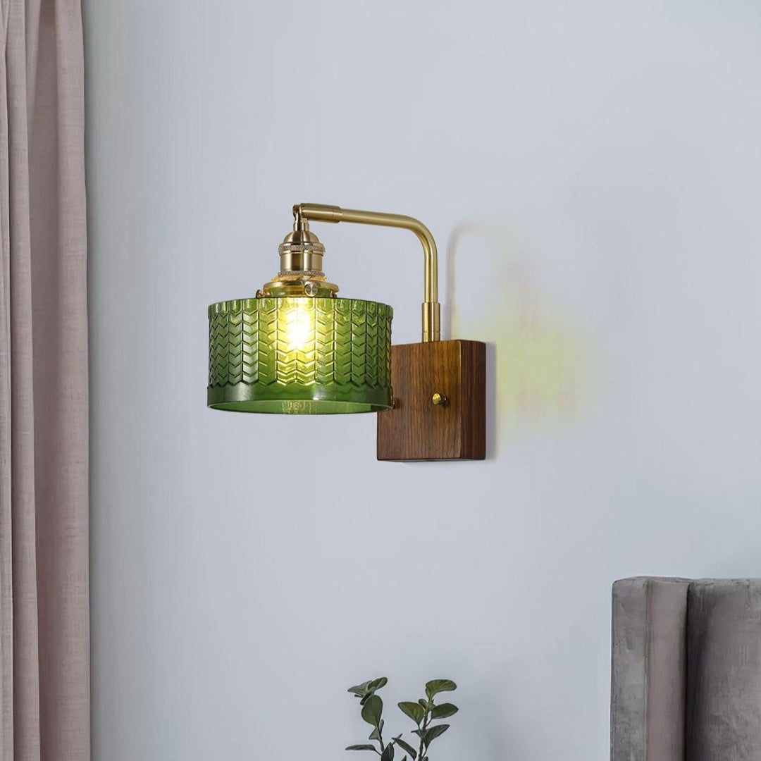 Rustikk Grønn Glassvegglampe med Trebase | Norvo