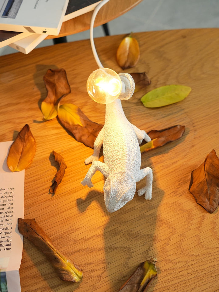 Norvo | CamouGlow – Harpiks Bordlampe med Sjarmerende Kamuflering Detalj