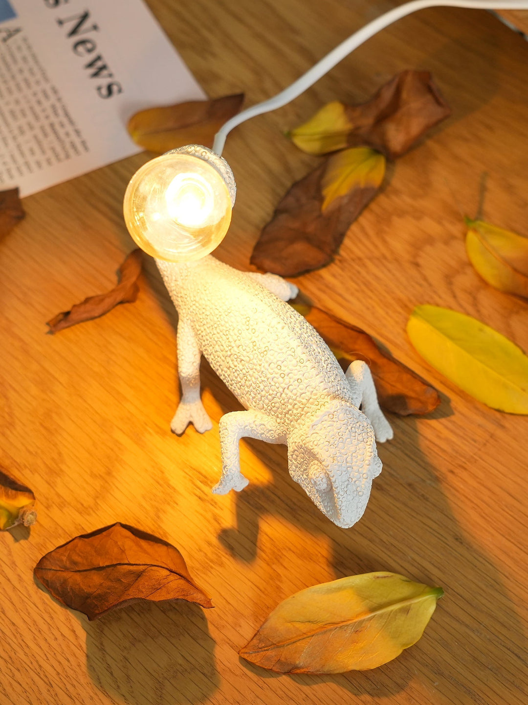 Norvo | CamouGlow – Harpiks Bordlampe med Sjarmerende Kamuflering Detalj
