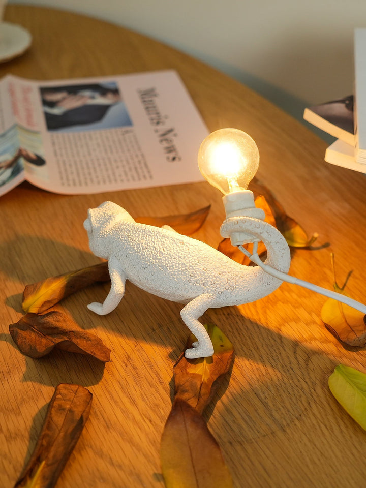 Norvo | CamouGlow – Harpiks Bordlampe med Sjarmerende Kamuflering Detalj