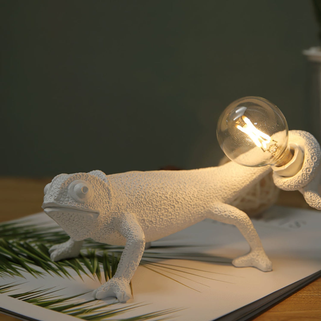 Norvo | CamouGlow – Harpiks Bordlampe med Sjarmerende Kamuflering Detalj