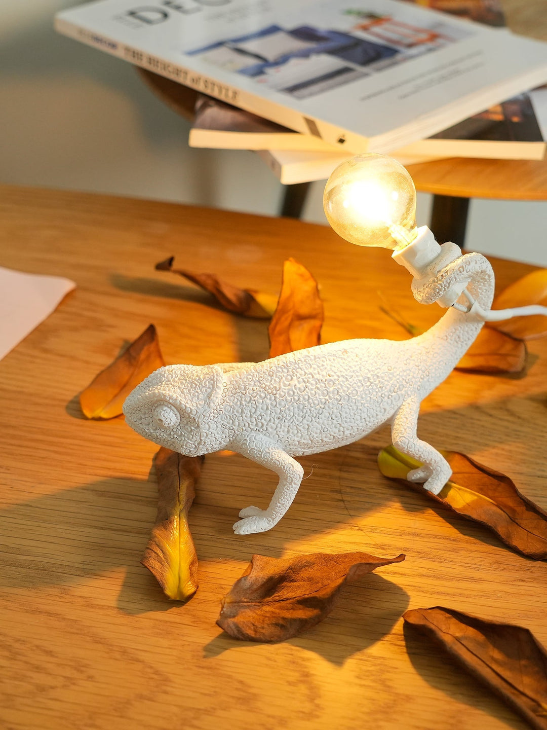 Norvo | CamouGlow – Harpiks Bordlampe med Sjarmerende Kamuflering Detalj