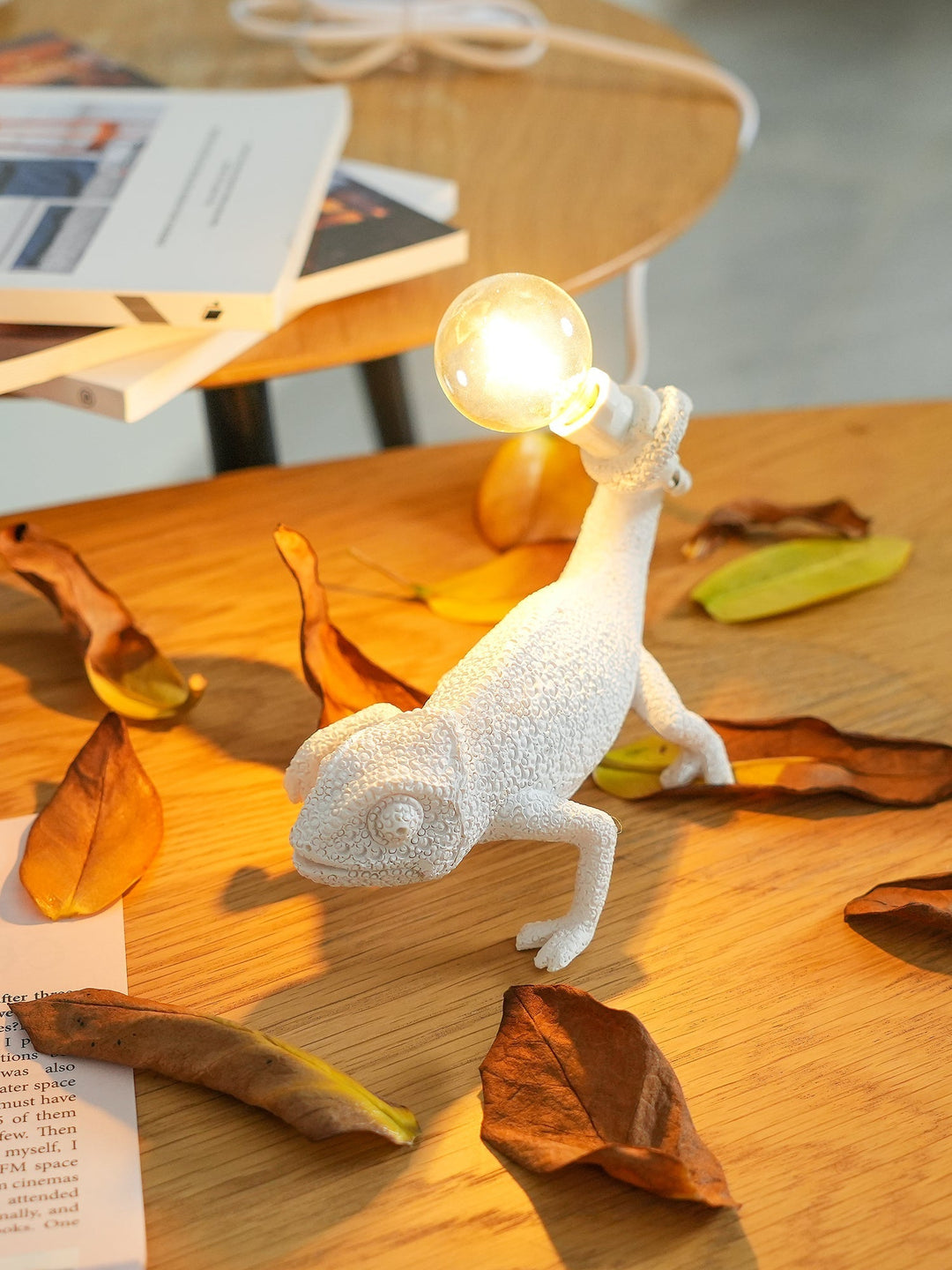 Norvo | CamouGlow – Harpiks Bordlampe med Sjarmerende Kamuflering Detalj