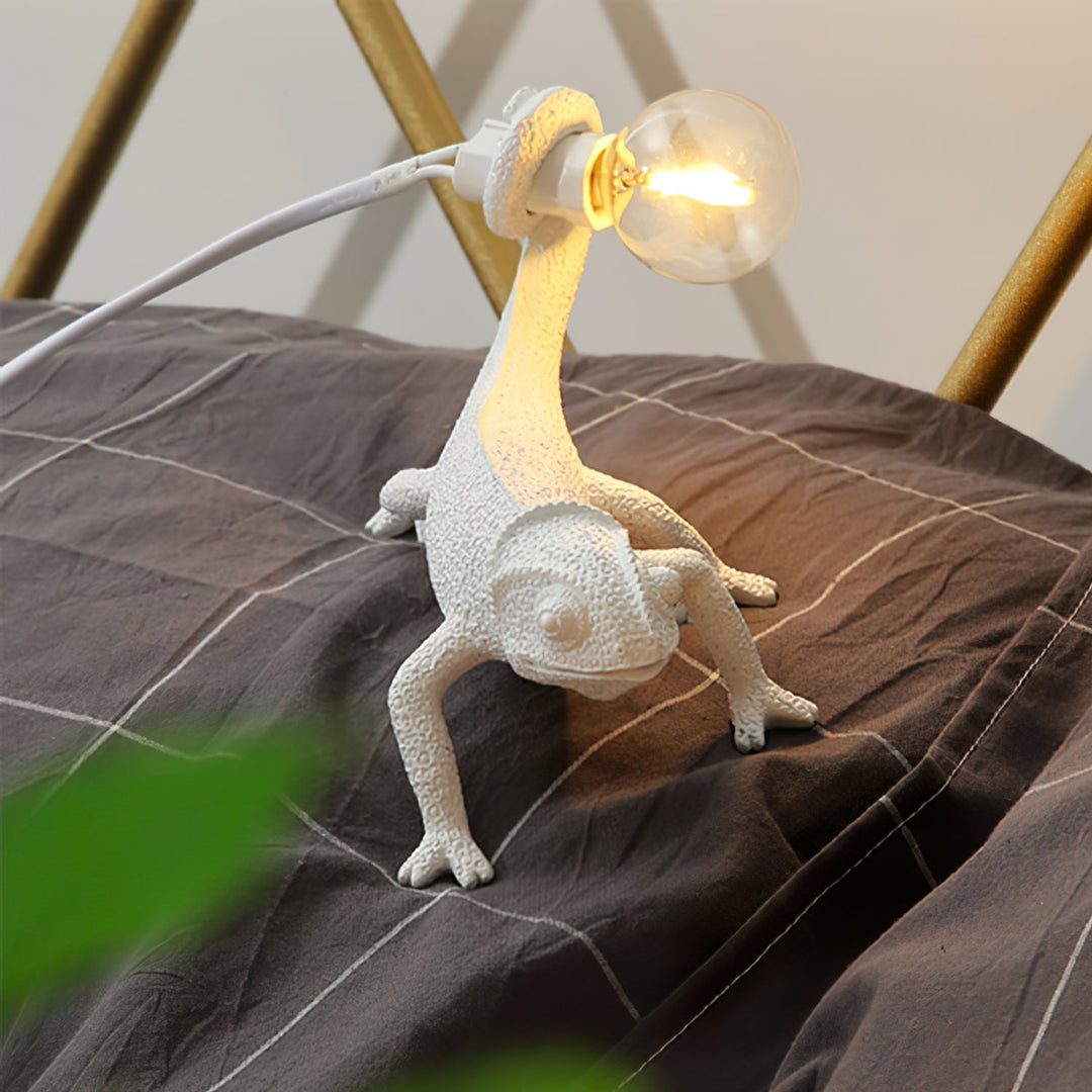 Norvo | CamouGlow – Harpiks Bordlampe med Sjarmerende Kamuflering Detalj