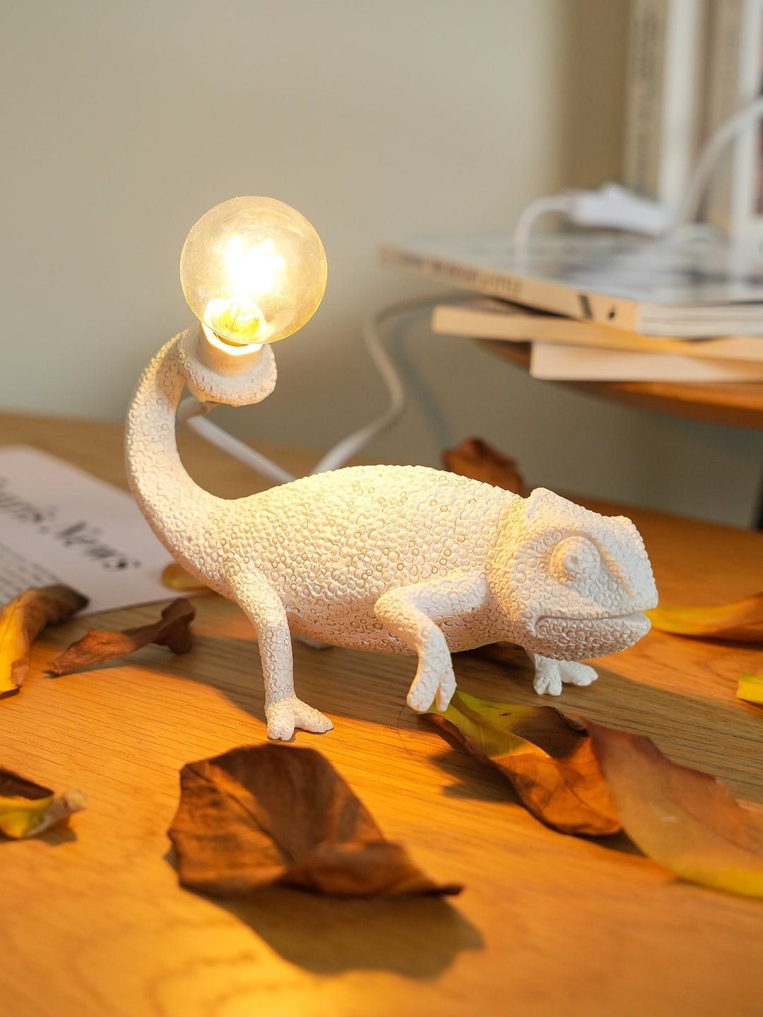 Norvo | CamouGlow – Harpiks Bordlampe med Sjarmerende Kamuflering Detalj