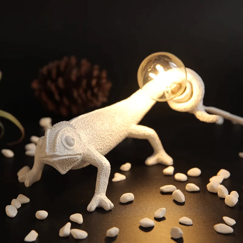 Norvo | CamouGlow – Harpiks Bordlampe med Sjarmerende Kamuflering Detalj