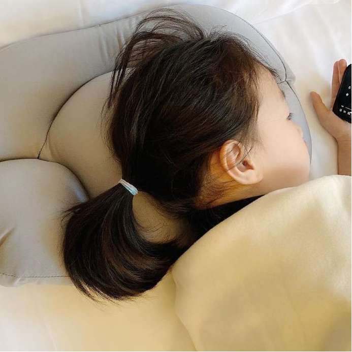 Norvo | Slim Sleep Pillow – Ergonomisk Mikroperlepute for Side- og Ryggsovende