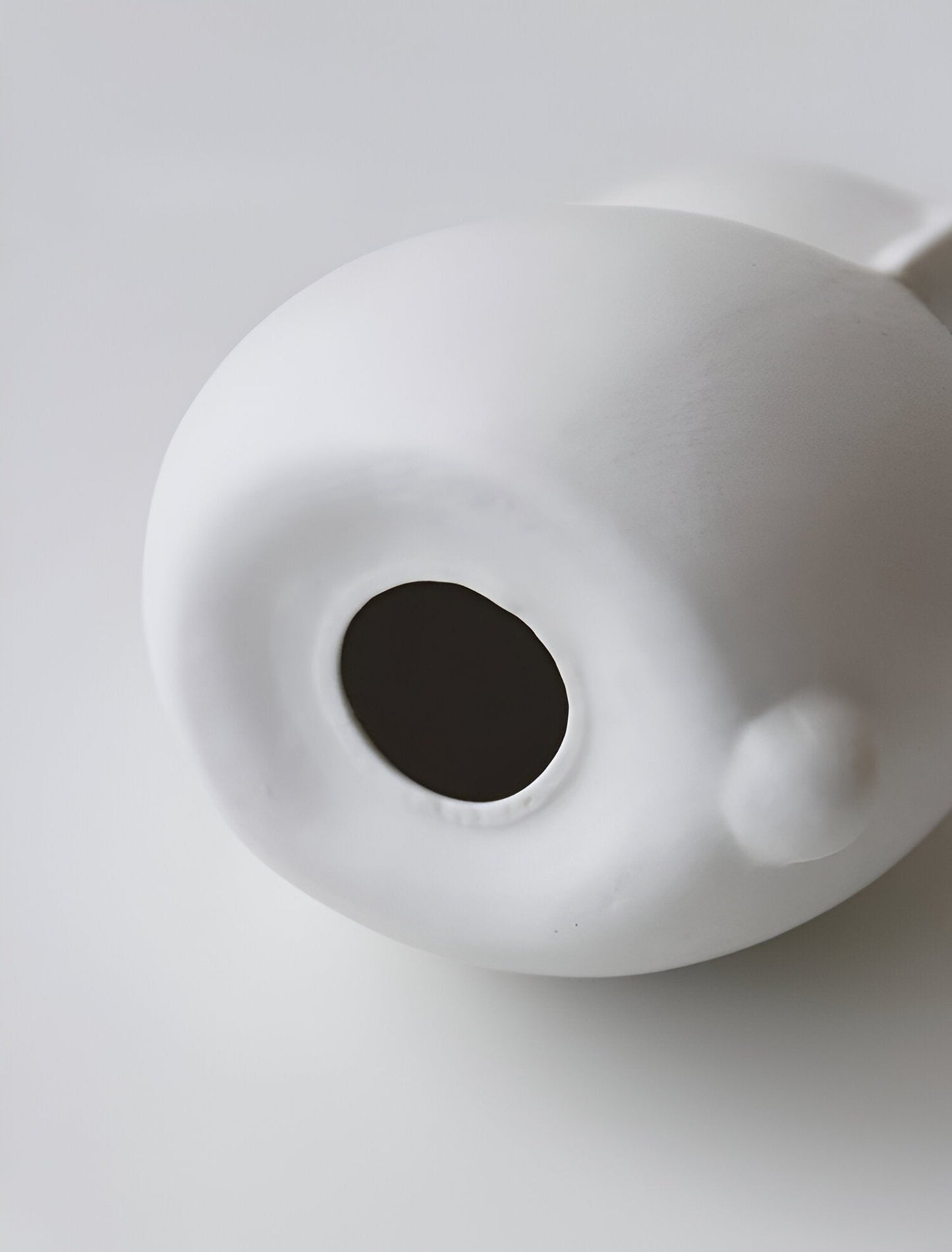 Norvo | ConeyBliss Minimalist Keramikk Kanin – Elegant Hvit Påske Kanin Figur Dekor