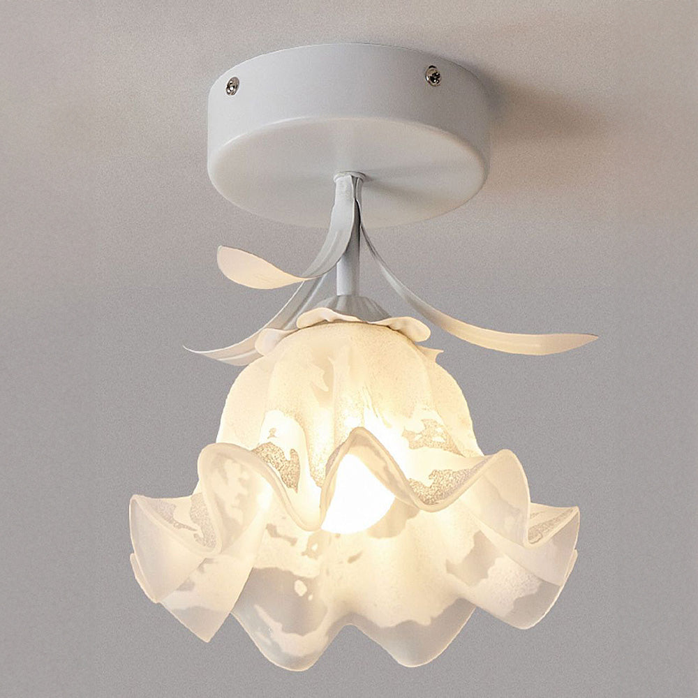Norvo | Taklampe med blomstret glasskjermdesign