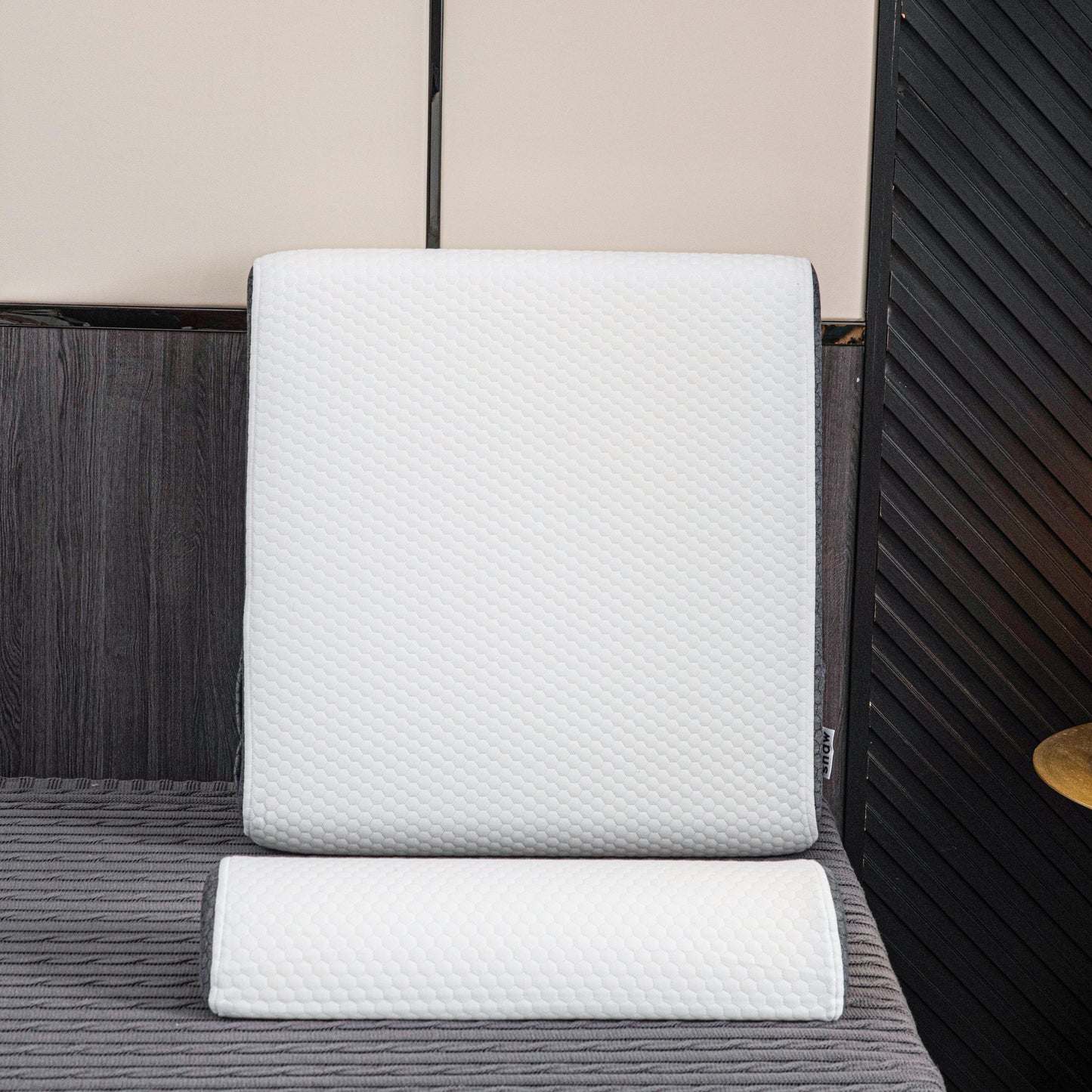 Norvo | Lutad Refluks Vinkel Støttepute | Minne Skum, Hypoallergenisk & Ideell for Rygg- og Side-Sovende