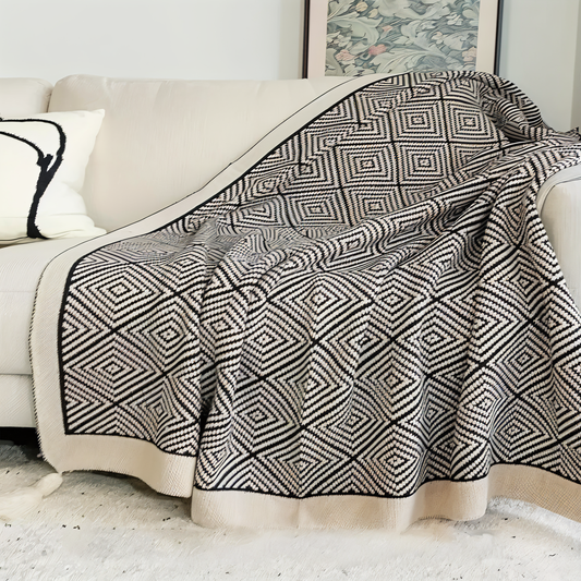 Norvo | DecoDiamond Plaid Blanket – Koselig eleganse med geometrisk sjarm