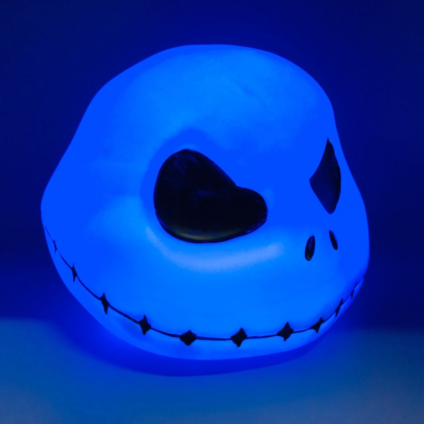 Norvo | Halloween Jack Skellington Nattlampe – Fargerik Anime Figur Lampe Ornament fra The Nightmare Before Christmas Festdekorasjon