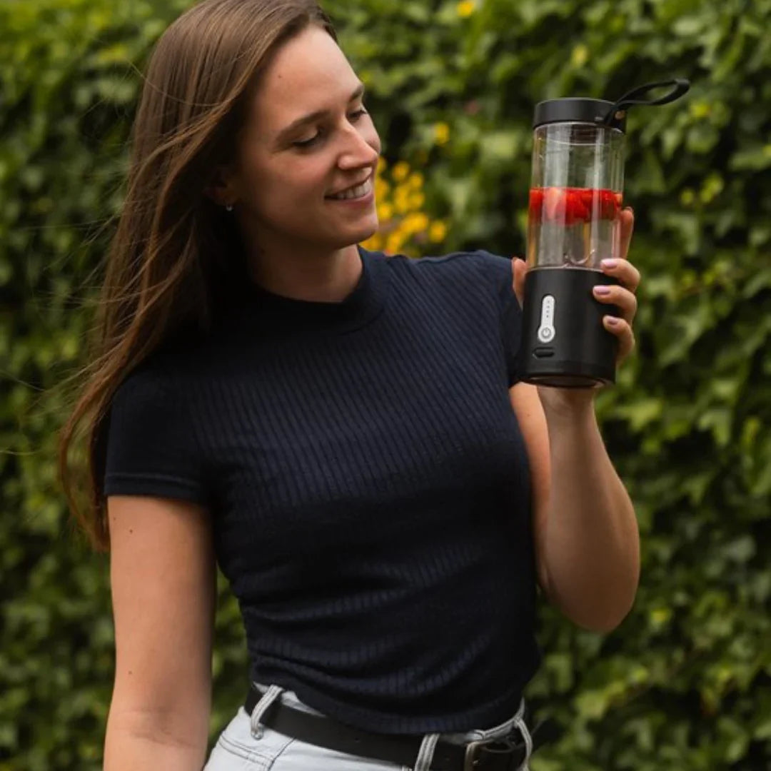 Norvo | Bærbar Smoothie Maker med 6 Kraftige Kniver – Kompakt Blender for På Farten