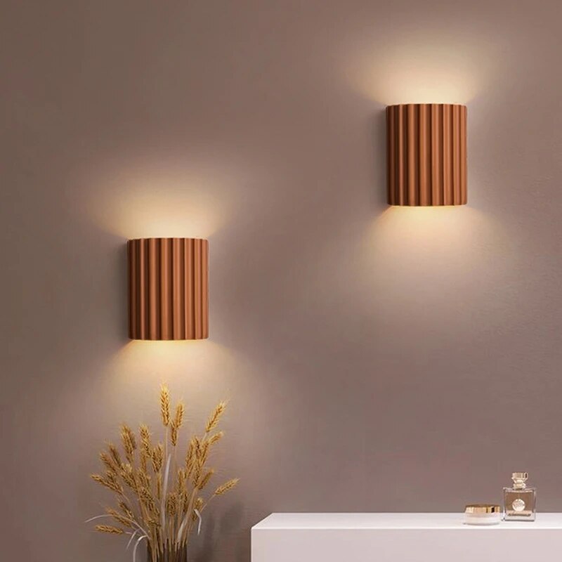 Norvo - Moderne vegglampe i lakris tre