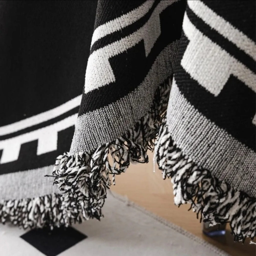 Norvo | Elegant svart og hvitt sofa dekke beskytter