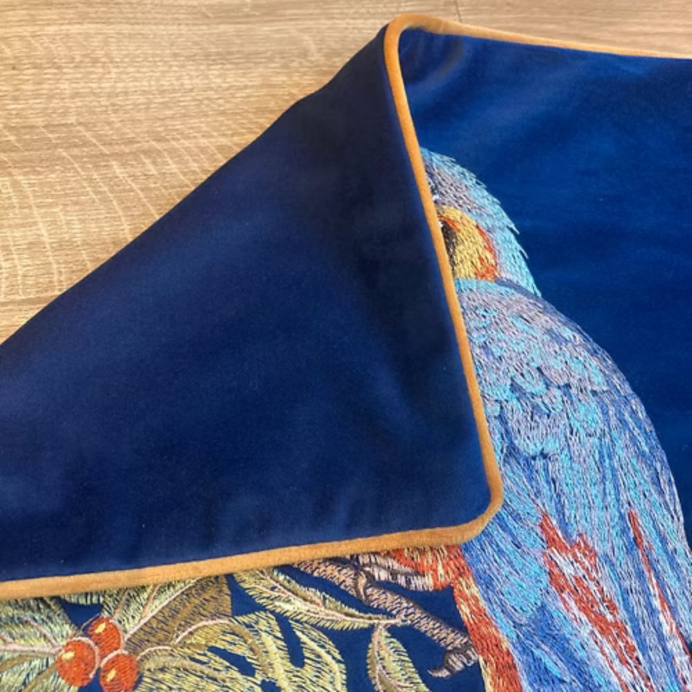 Norvo | Brodert Papegøyepute