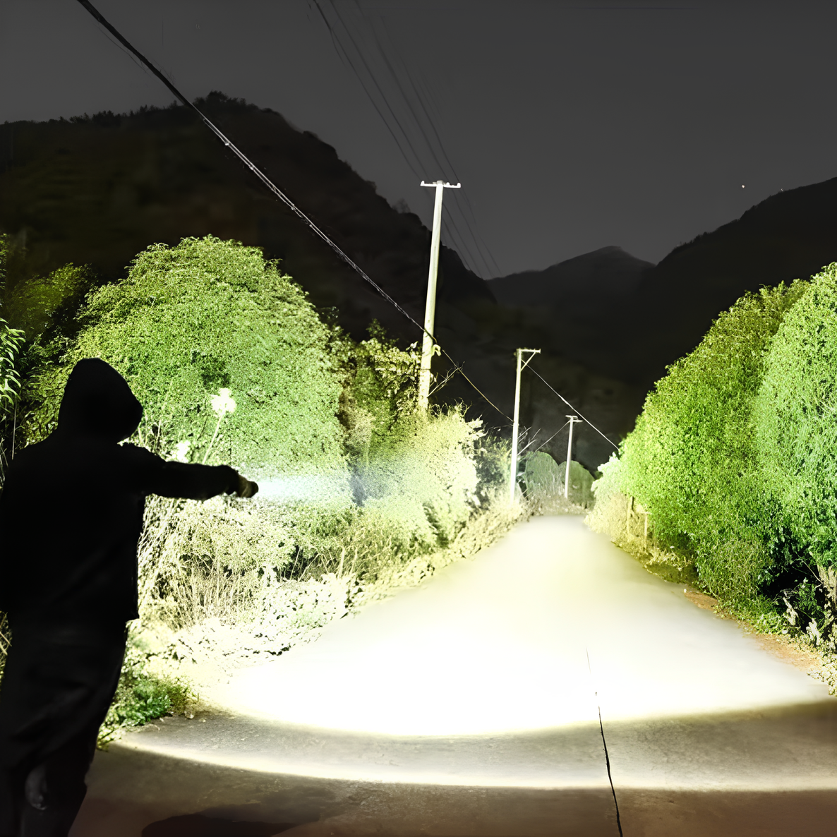 Norvo | Oppladbar LED-lommelykt med lang rekkevidde beam