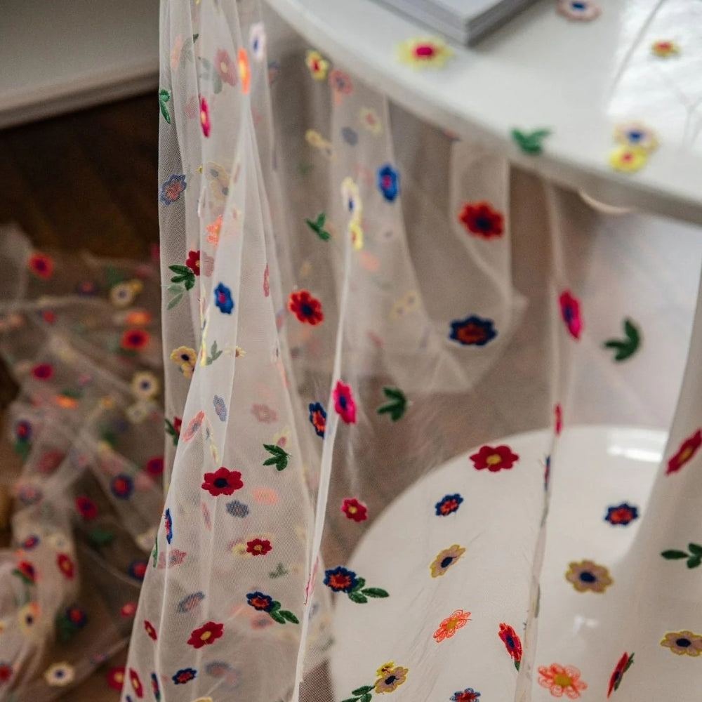 Norvo | Blomsterbrodert Blonde Duken Cover