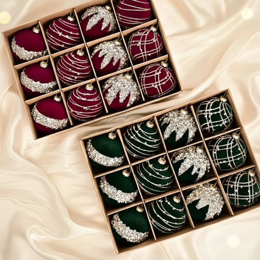 Fløyels Julekuler Sett (12 stk.) – Vinrød, Khaki & Grønn Pynt (6cm)