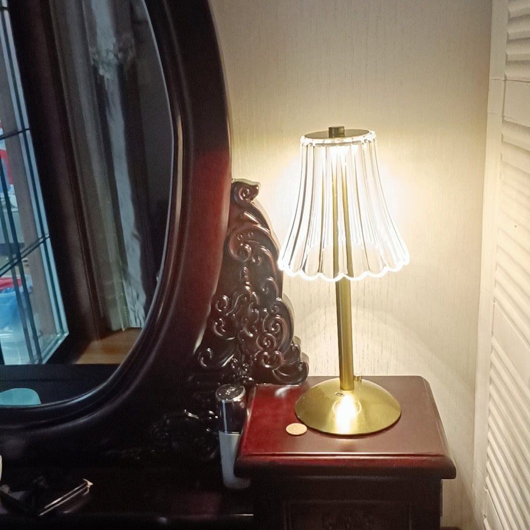 Norvo | RadiantGold – Elegant Bærbar Bordlampe