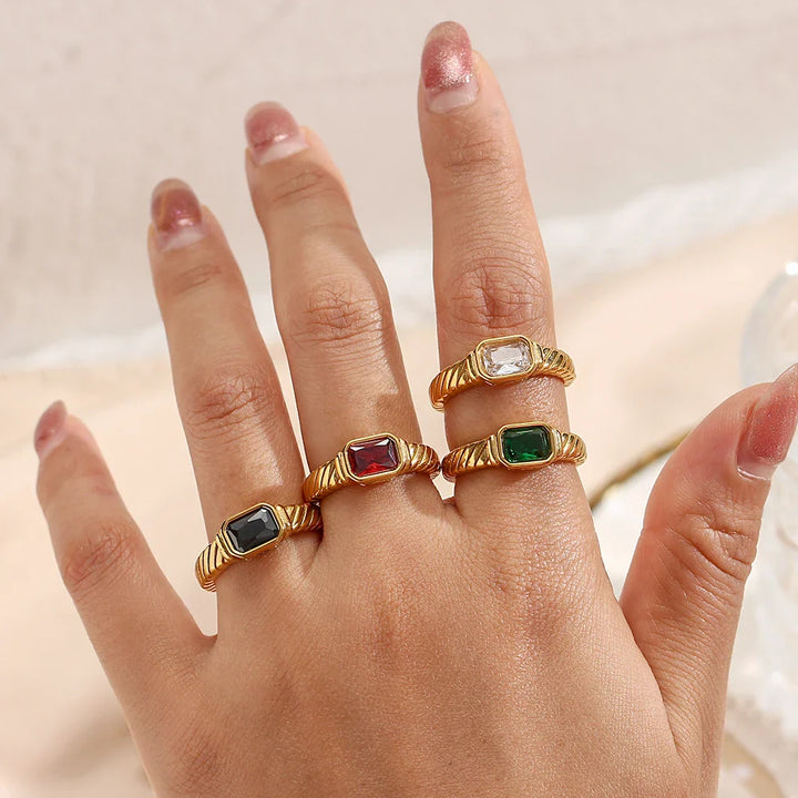 Norvo | Krysstrimmlet Baguette Diamantring