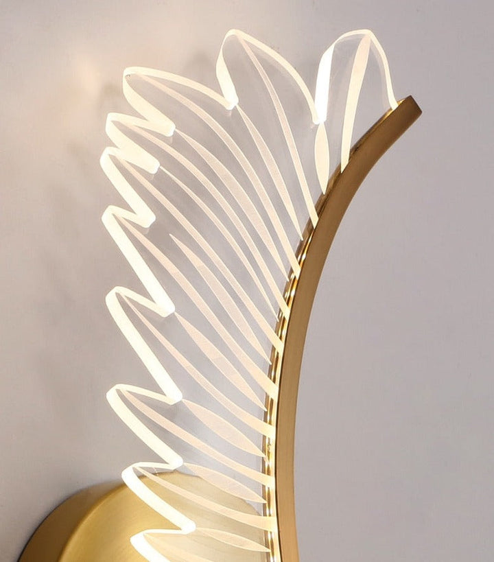 Norvo | Vegglampe med naturinspirert gyllen vinge motiv
