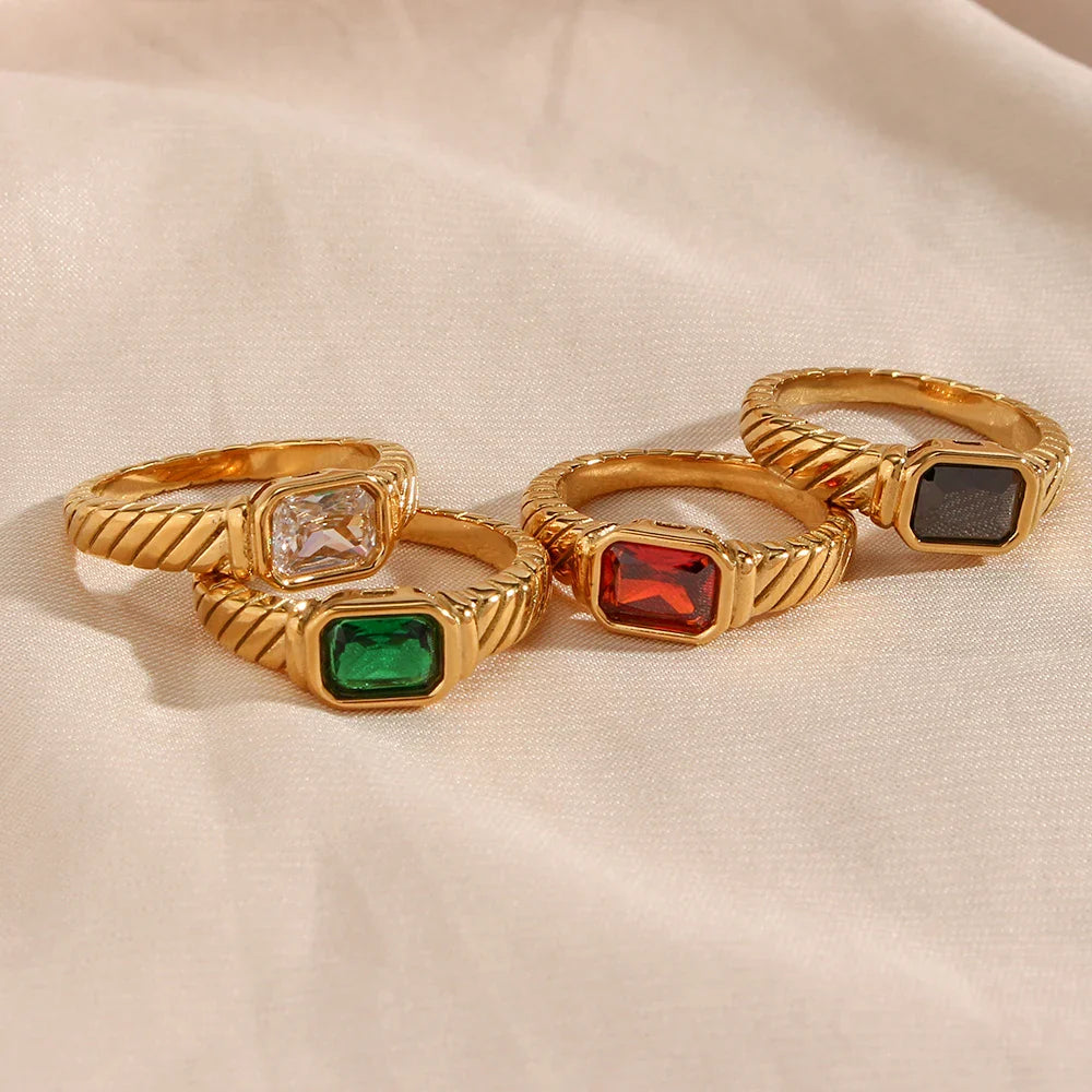 Norvo | Krysstrimmlet Baguette Diamantring